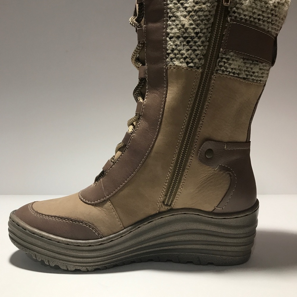 New Bionica Waterproof Boots Retail $190 - Picture 5 of 8